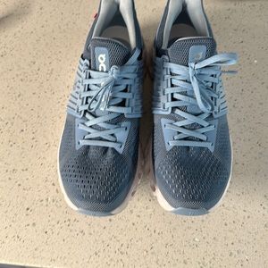 On Cloud Women size 8.5 running shoes